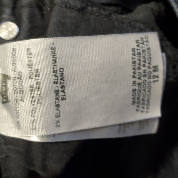 Levis Jeans - Picture 3 of 4